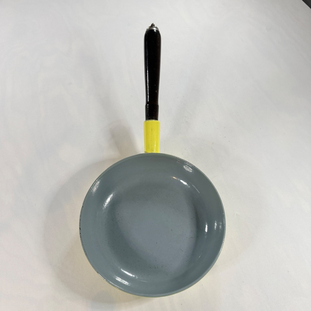 Vintage Descoware Belgium Yellow Enameled Cast Iron Skillet Grey Interior